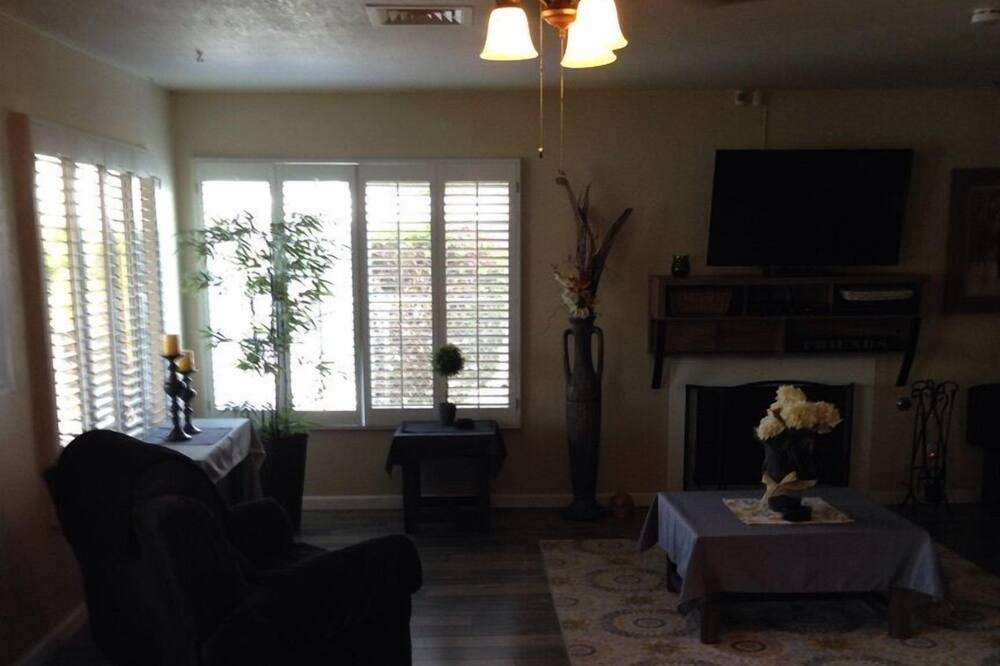 Photo of Livingroom in Holiday Shores