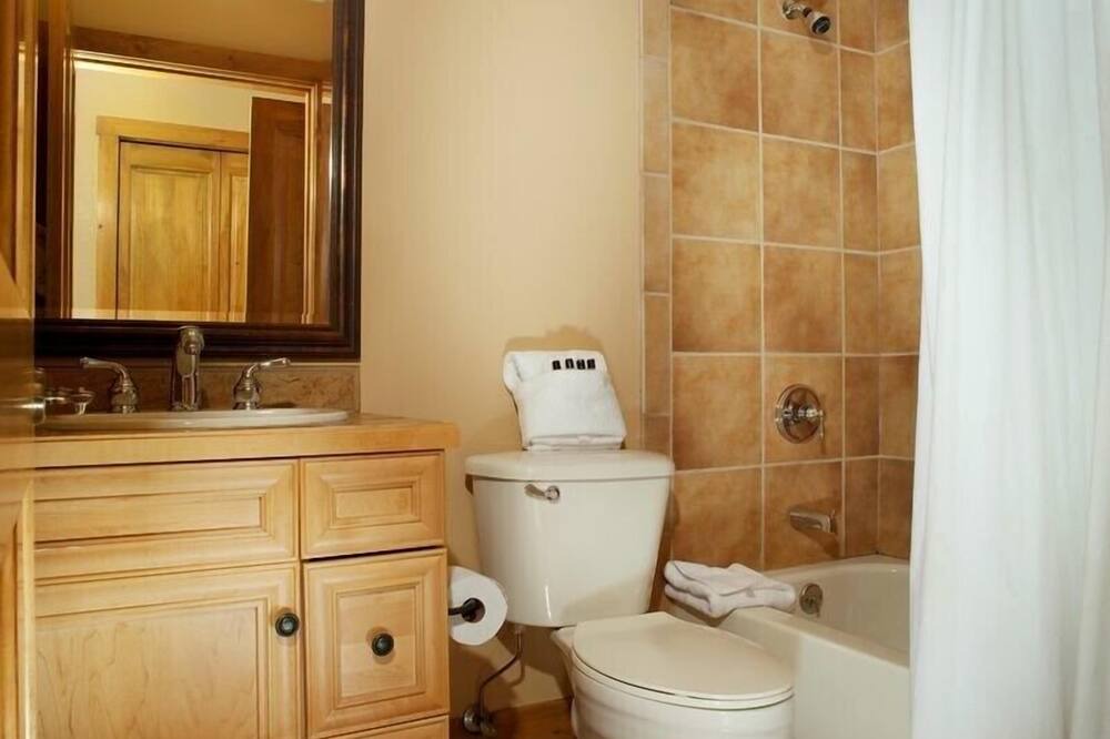 Photo of Bathroom in River Run