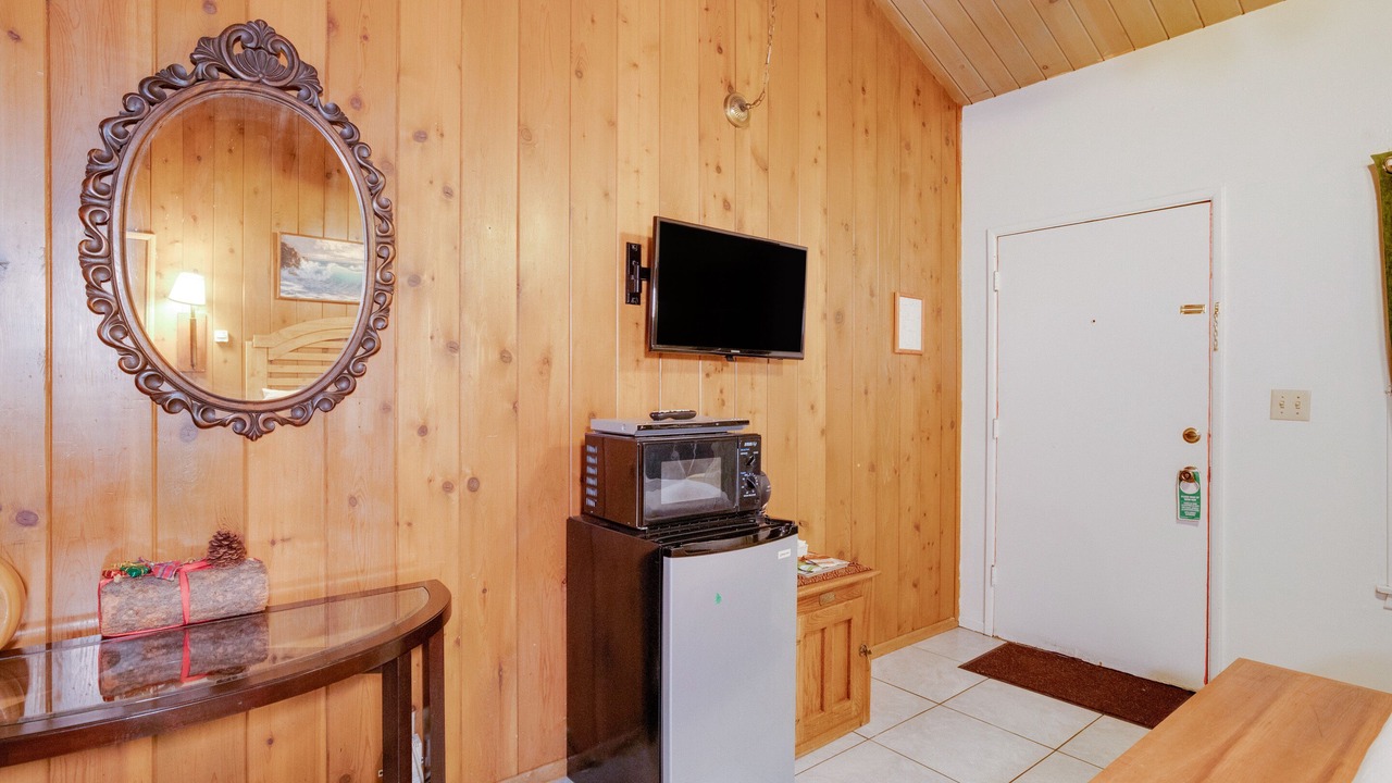Photo of Bedroom in Lake Arrowhead