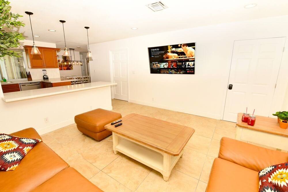 Photo of Livingroom in Imperial Point