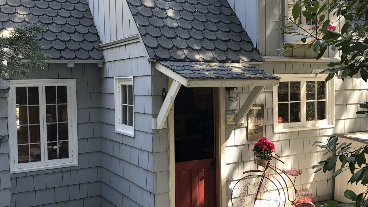Photo of Buildings in Lake Arrowhead