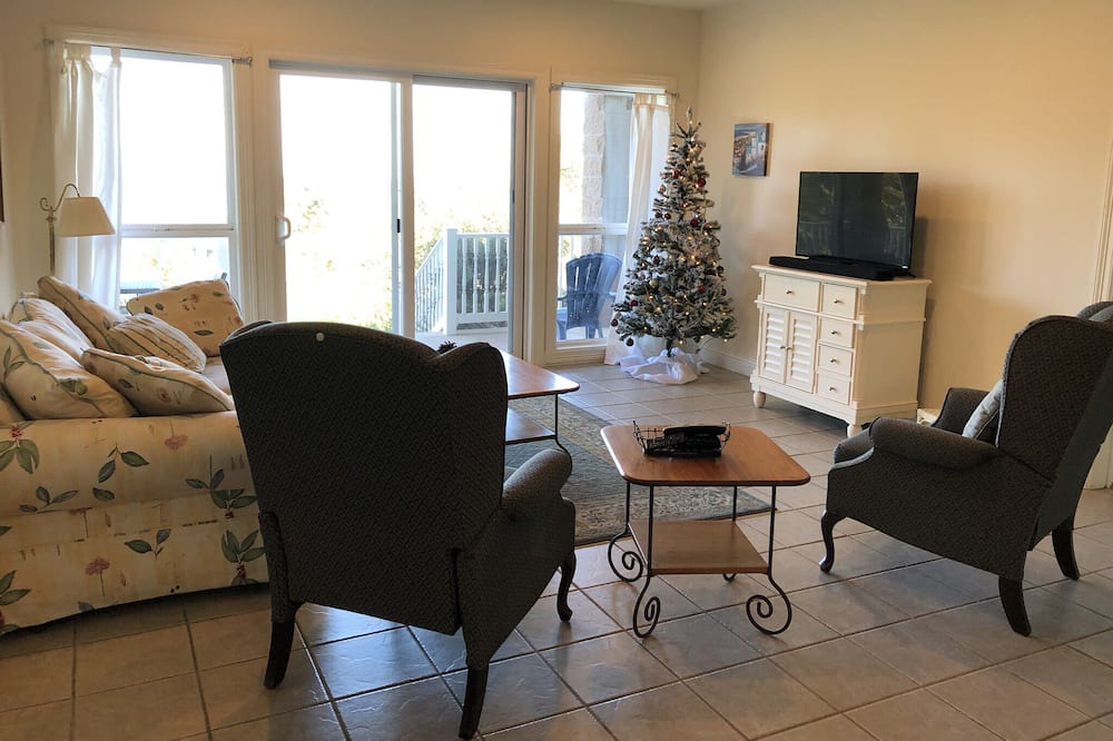 Photo of Bedroom in Baywood-Los Osos