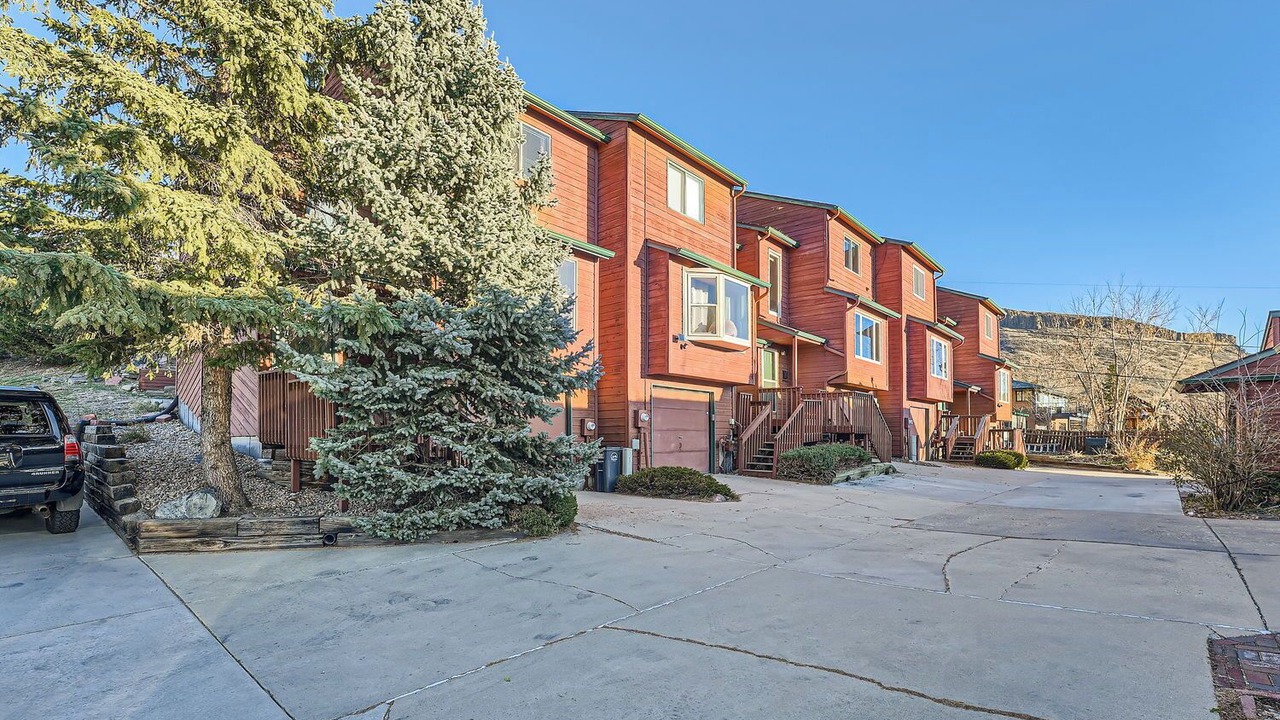 Photo of Outdoor in Golden
