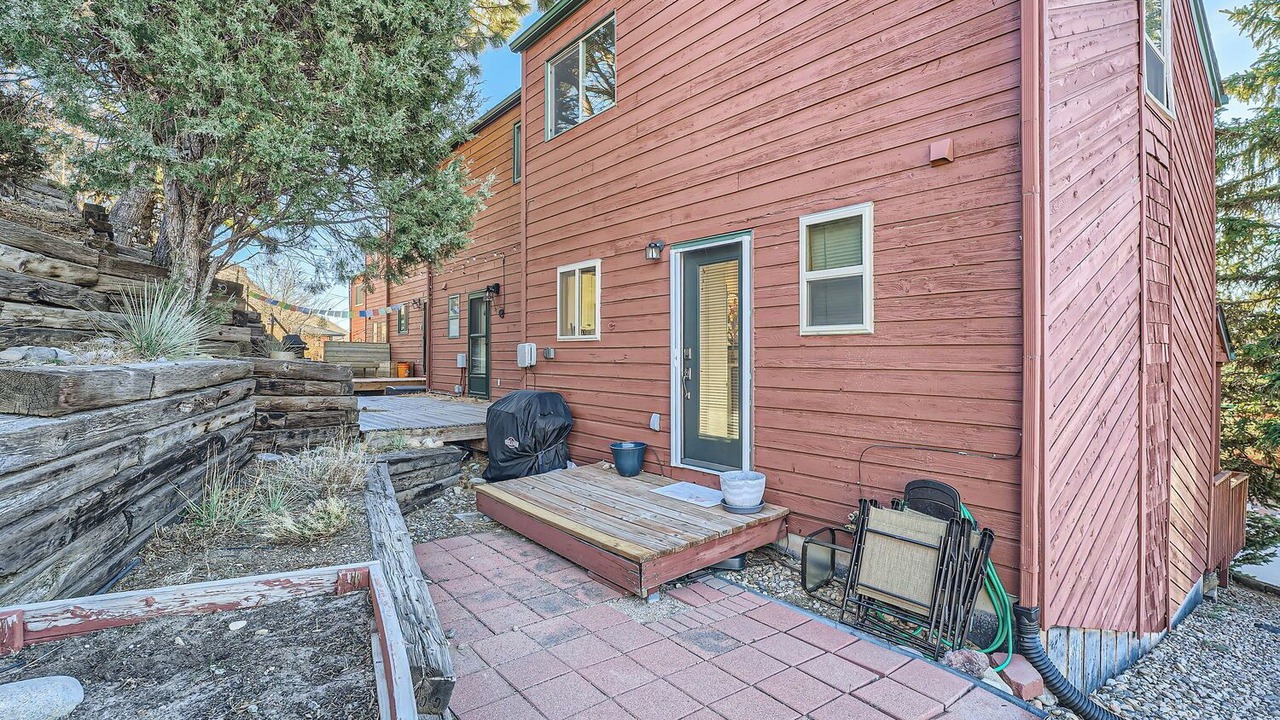 Photo of Outdoor in Golden