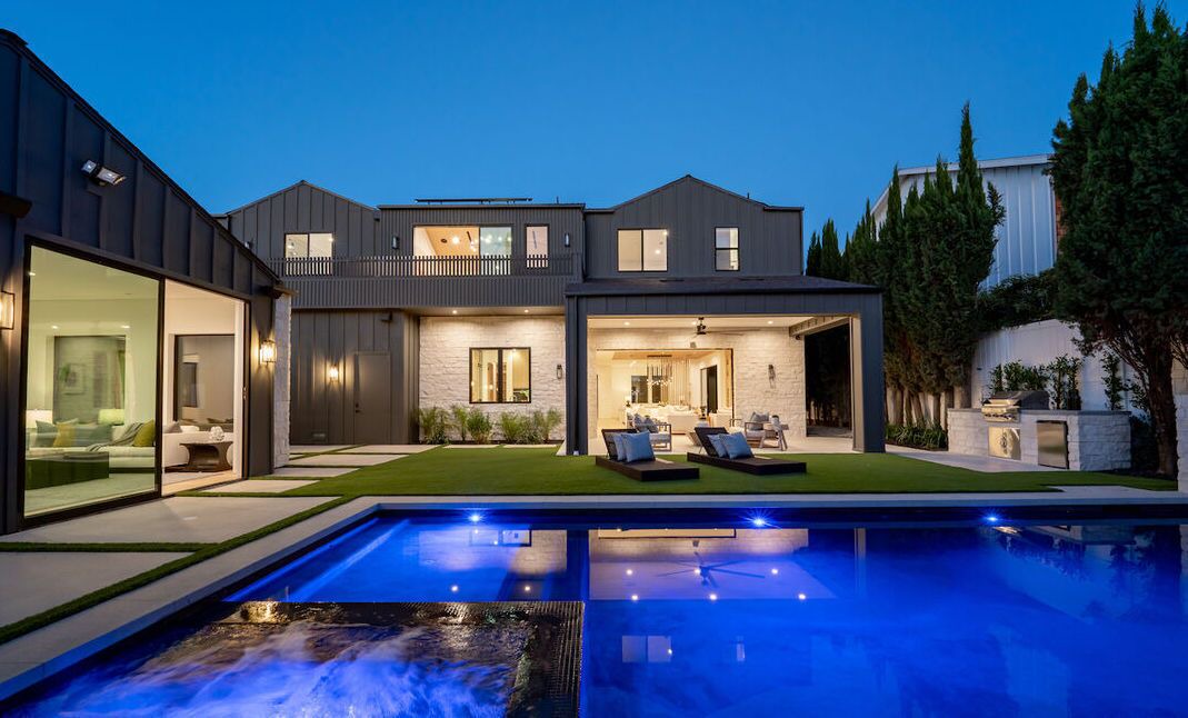 Photo of Outdoor in Encino