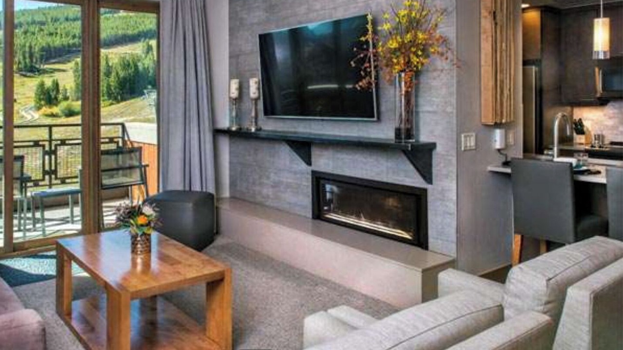 Photo of Livingroom in Peak 8