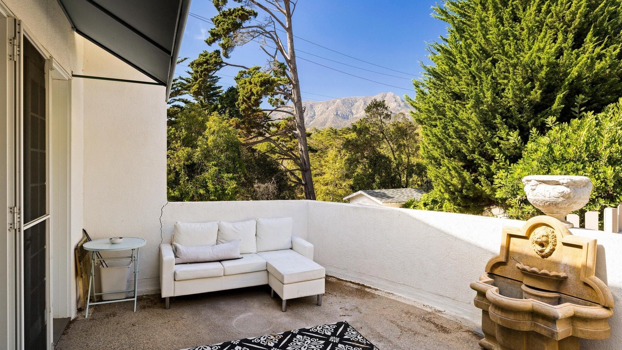 Photo of Patio Balcony in Toro Canyon