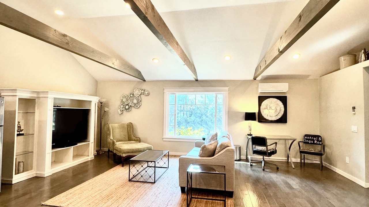 Photo of Livingroom in Saratoga