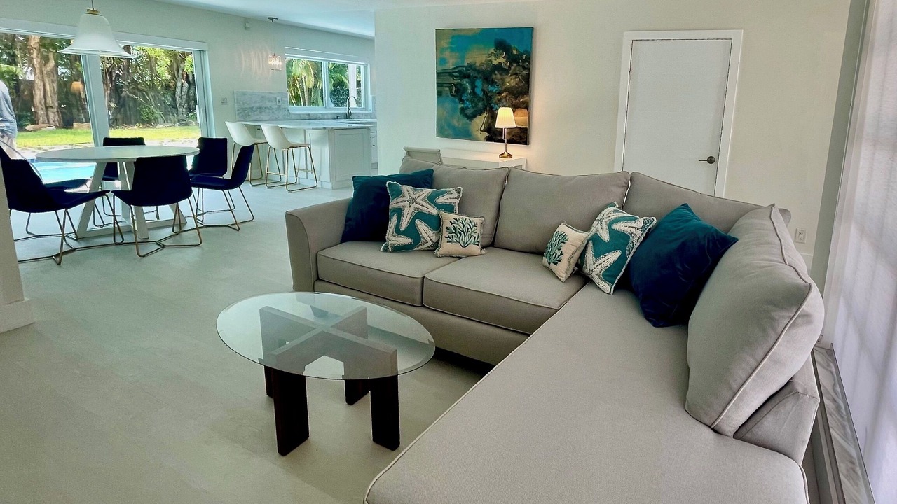 Photo of Livingroom in Imperial Point