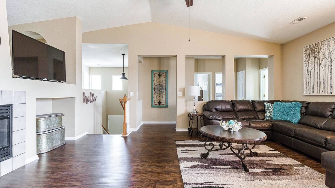 Photo of Livingroom in Aurora