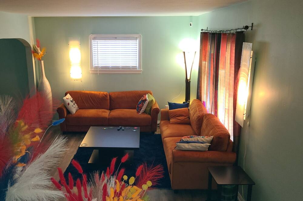 Photo of Livingroom in Cleveland