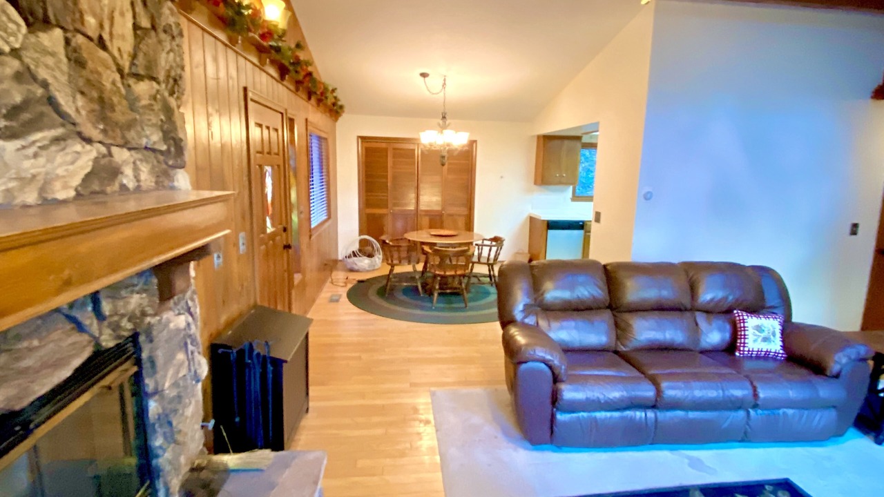 Photo of Livingroom in Crestline