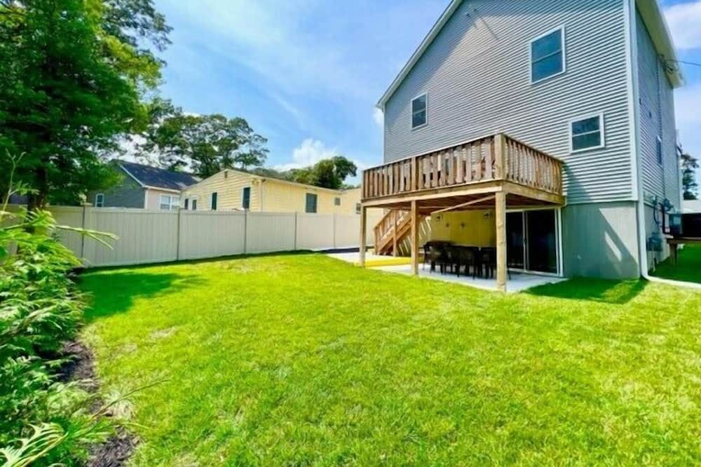 Photo of Others in Town Bank