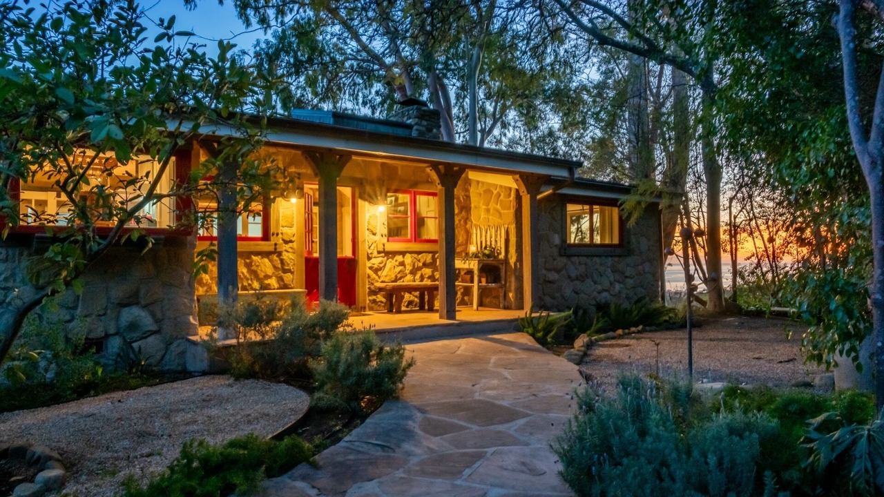 Photo of Buildings in Toro Canyon