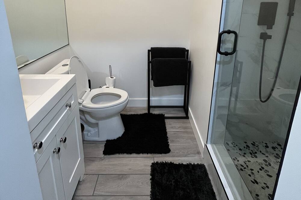 Photo of Bathroom in Montebello