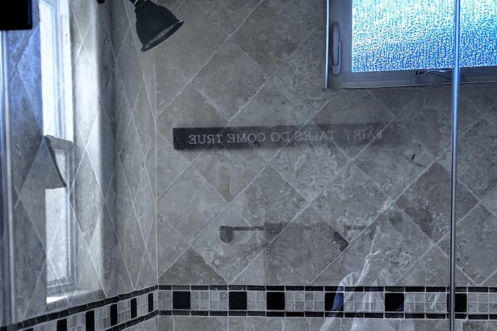 Photo of Bathroom in Estates at Canyon Crest