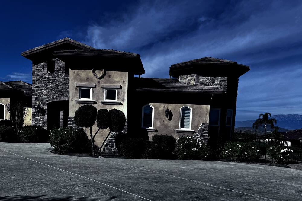 Photo of Outdoor in Estates at Canyon Crest