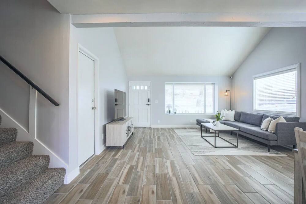 Photo of Livingroom in Spring Valley