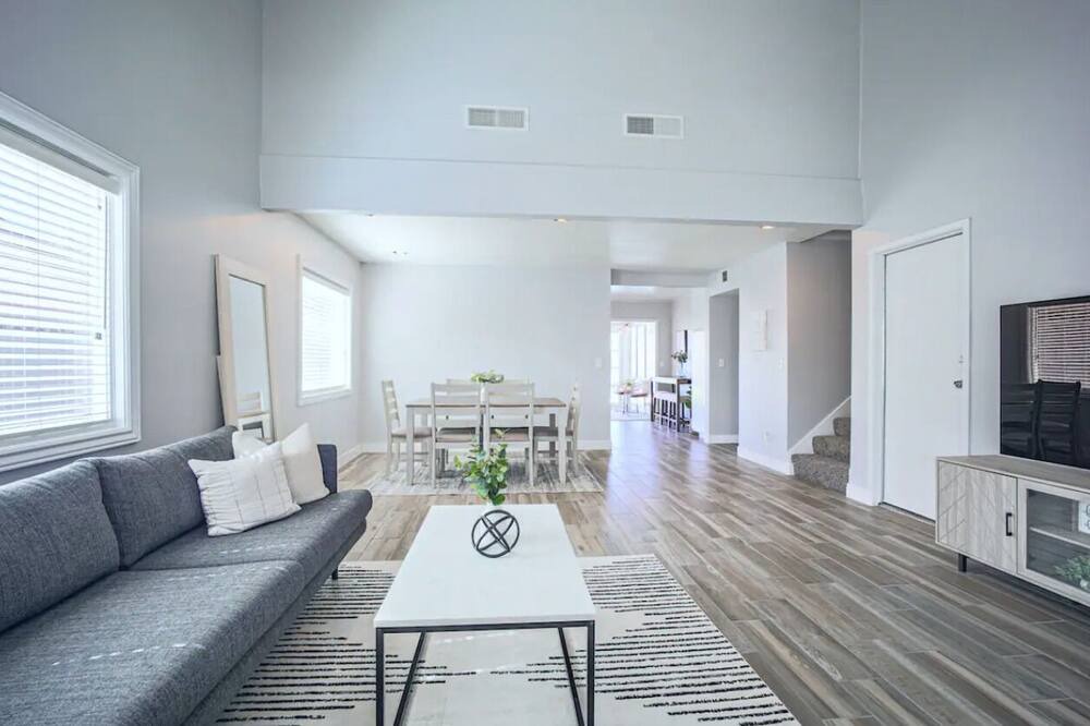 Photo of Livingroom in Spring Valley