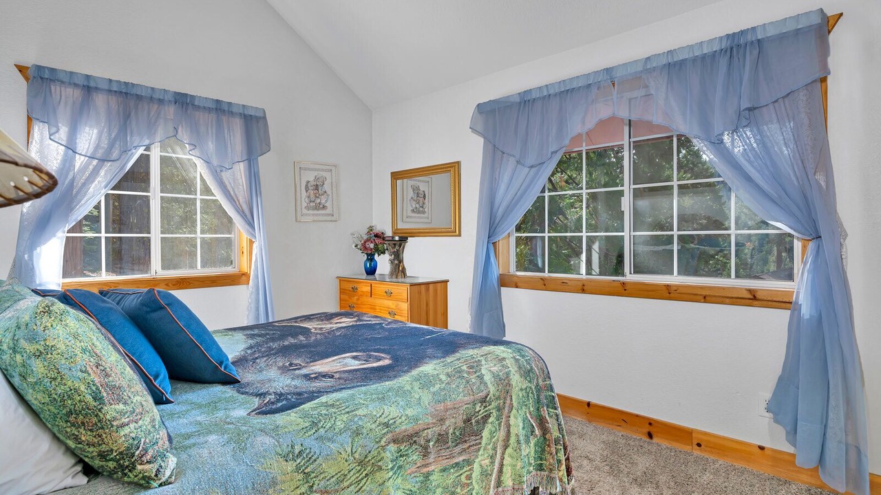 Photo of Livingroom in Yosemite West