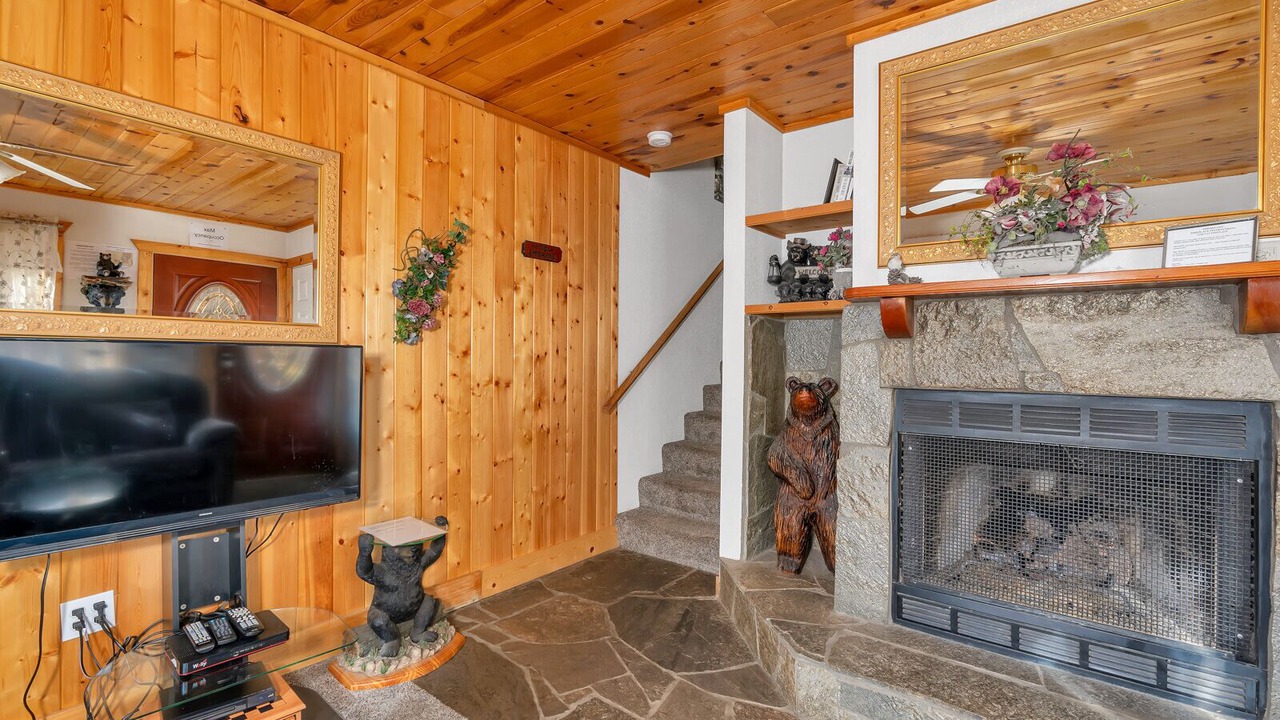 Photo of Livingroom in Yosemite West