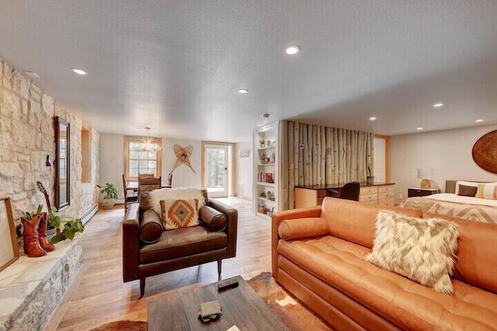 Photo of Livingroom in Kerr Gulch