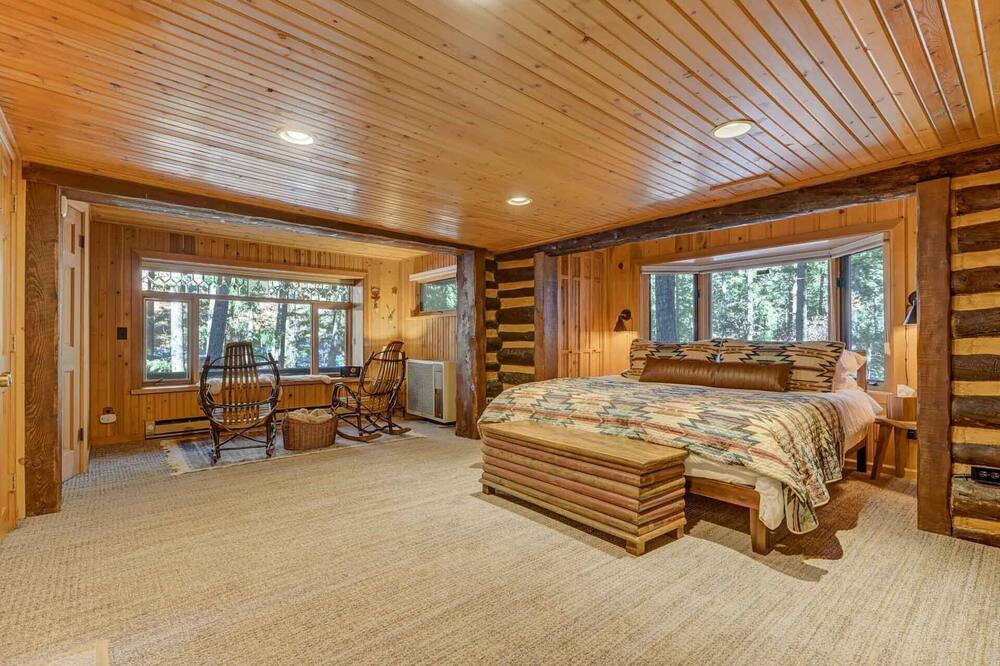 Photo of Bedroom in Cheyenne Canyon