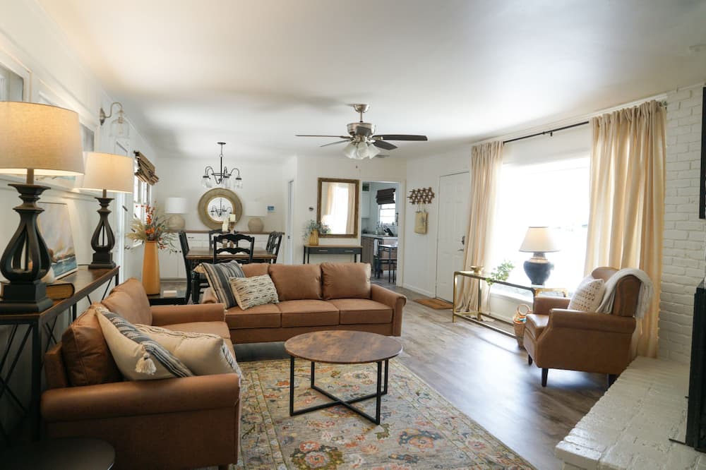 Photo of Livingroom in Crestline