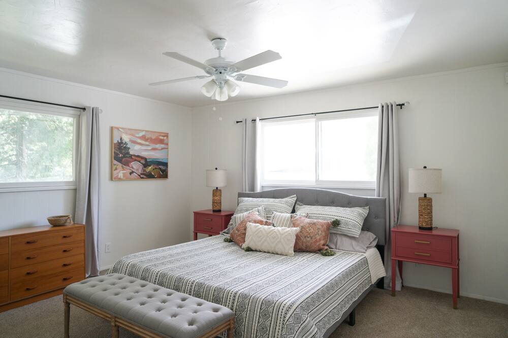 Photo of Bedroom in Crestline