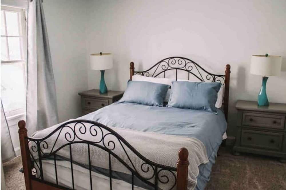 Photo of Bedroom in Elyria