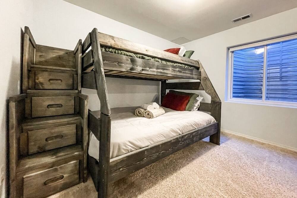 Photo of Bedroom in Cheyenne Meadows