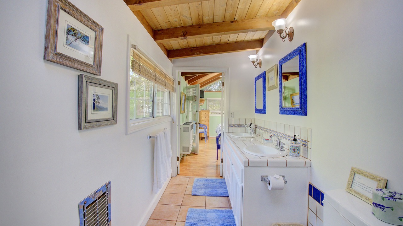 Photo of Bathroom in Oak Park