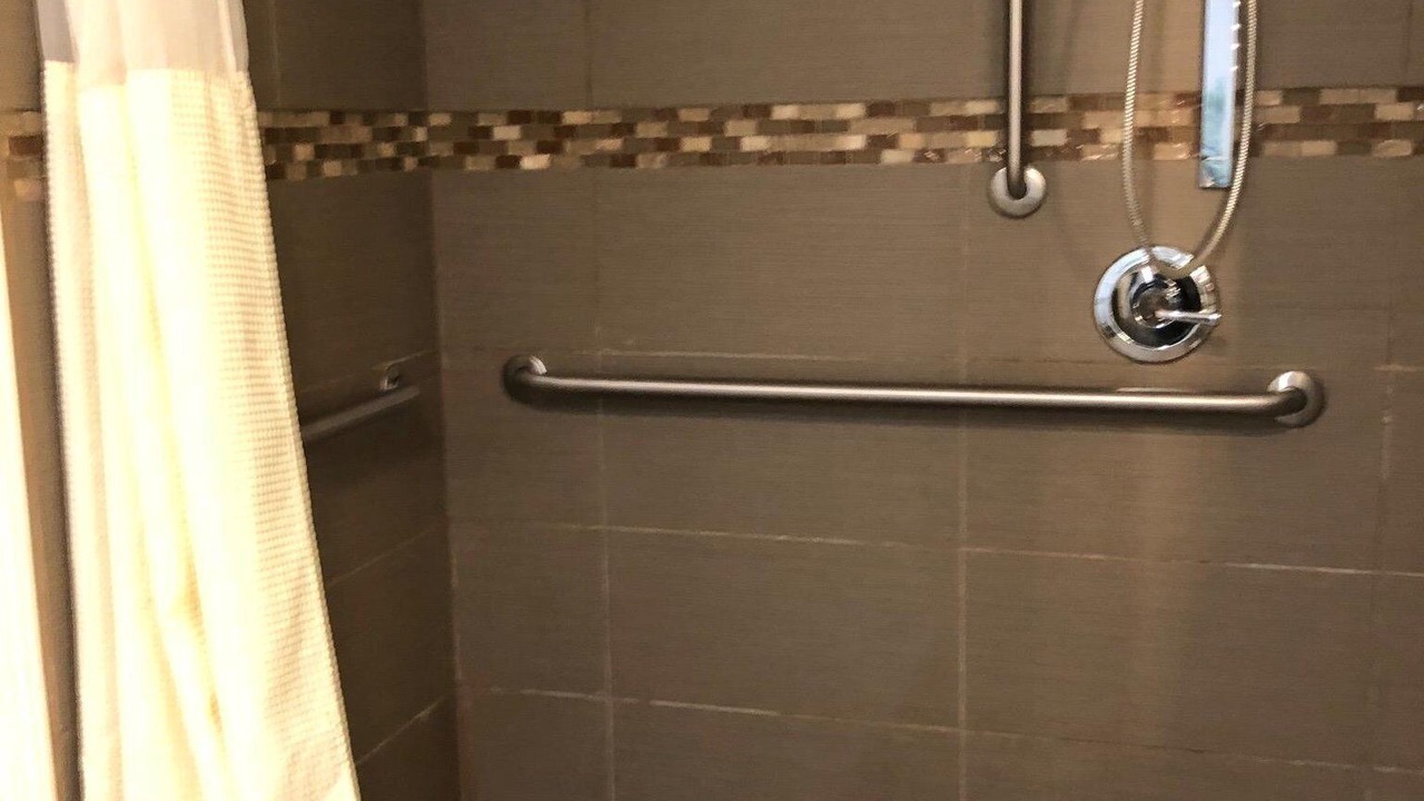 Photo of Bathroom in Snail