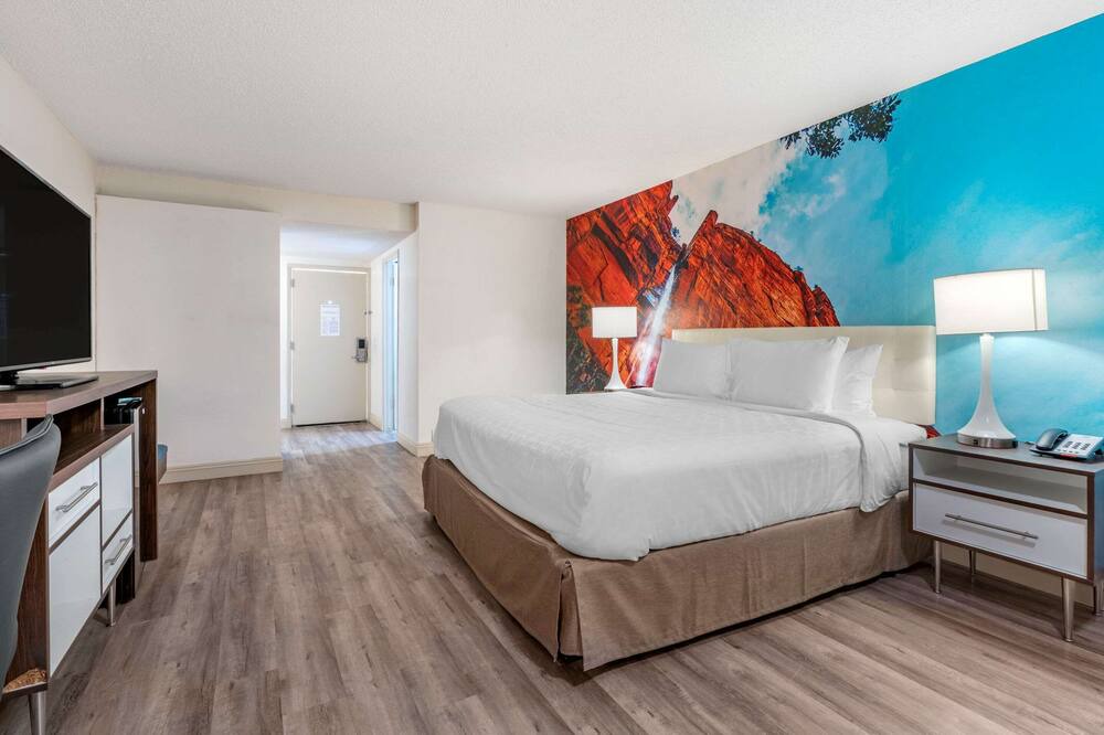 Photo of Bedroom in Raisin