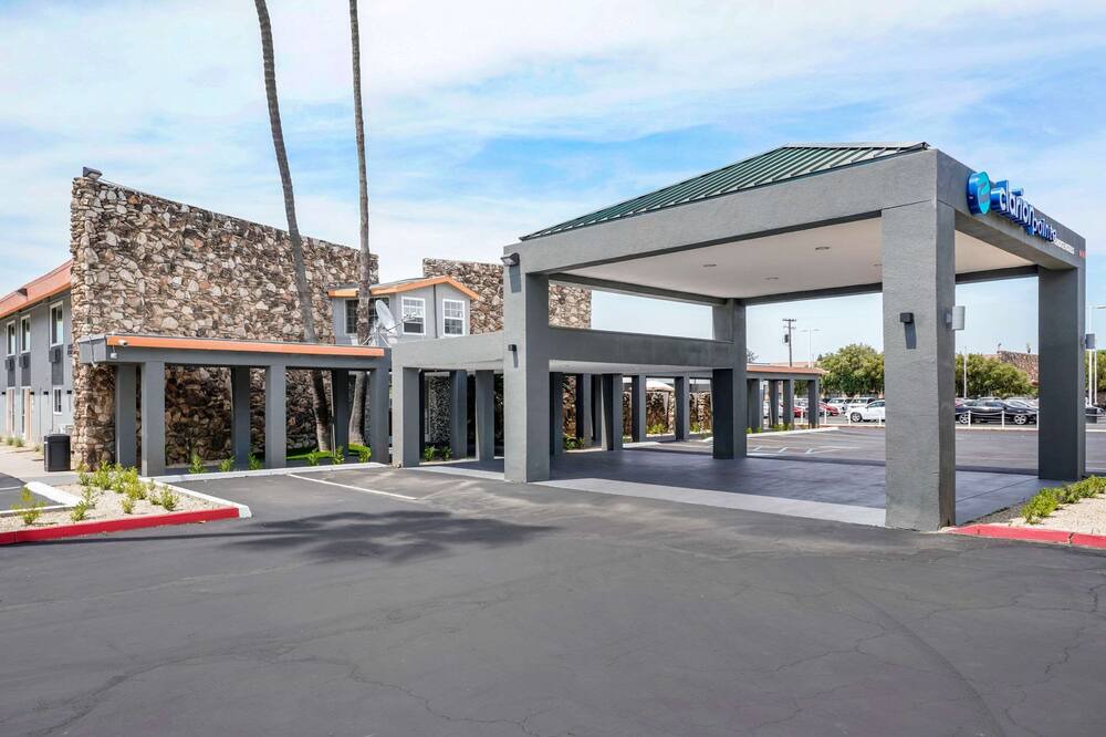 Photo of Outdoor in Raisin