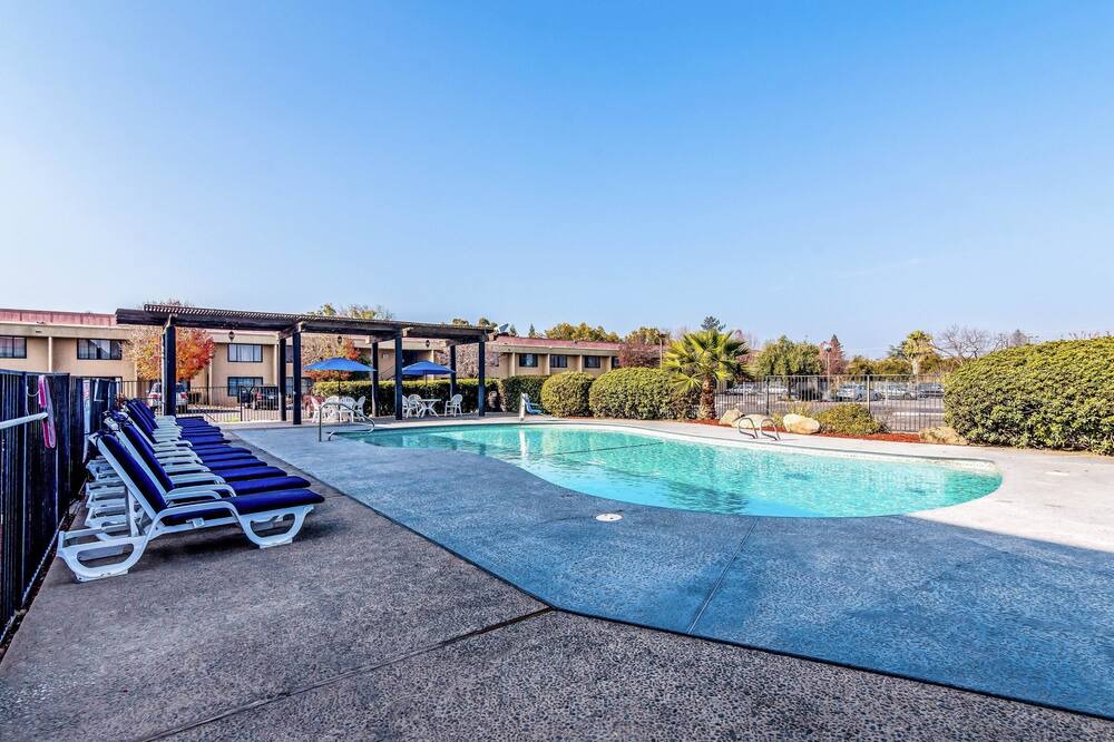 Photo of Outdoor in Raisin