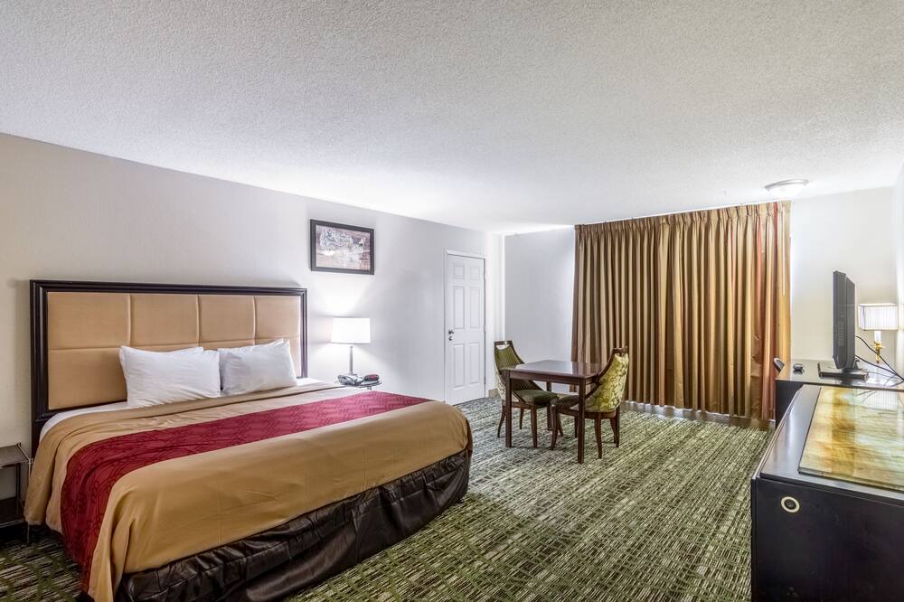 Photo of Bedroom in Raisin