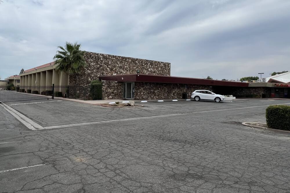 Photo of Outdoor in Raisin