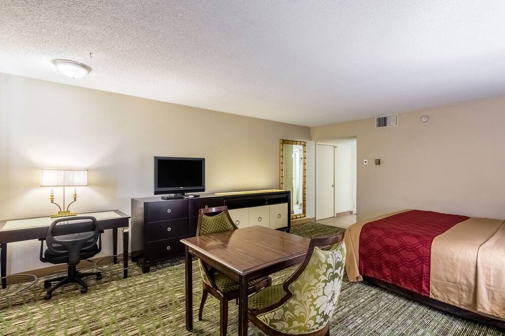 Photo of Bedroom in Raisin
