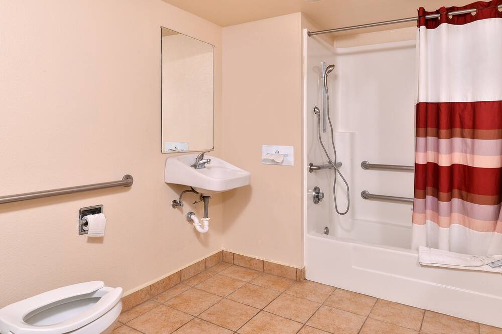 Photo of Bathroom in Raisin