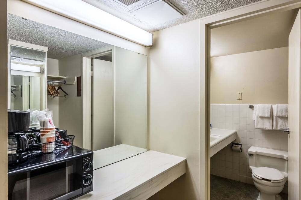 Photo of Bathroom in Raisin