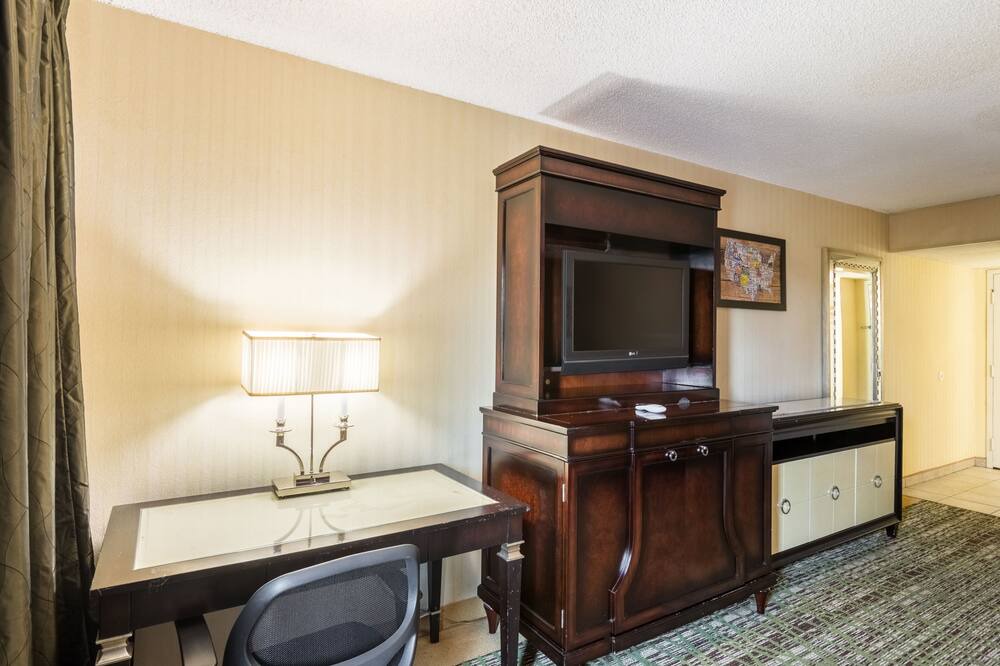 Photo of Bedroom in Raisin
