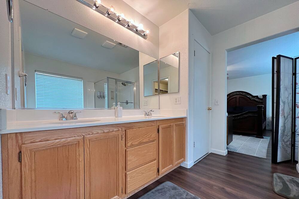 Photo of Bathroom in Rhodes Ranch
