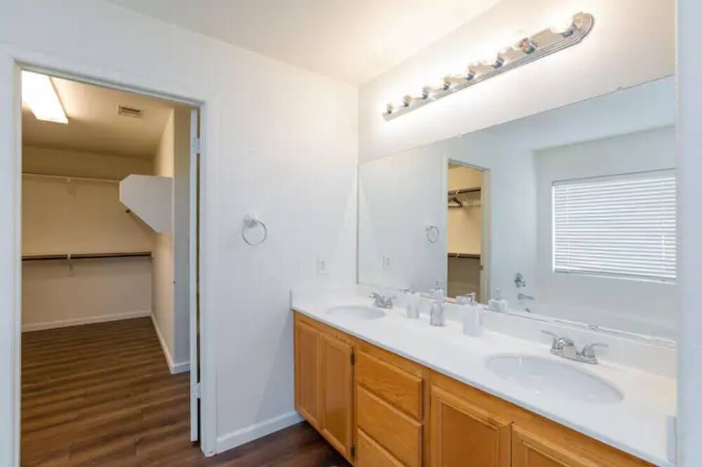 Photo of Bathroom in Rhodes Ranch