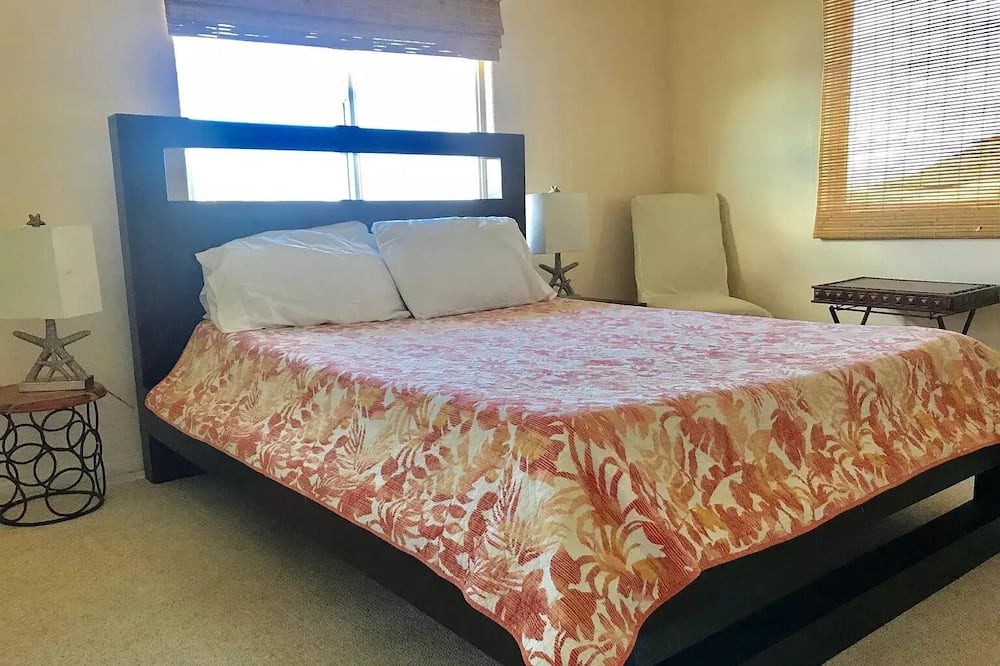 Photo of Bedroom in Canyon Lake