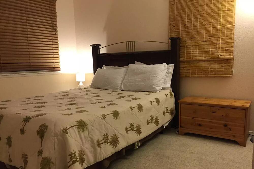 Photo of Bedroom in Canyon Lake