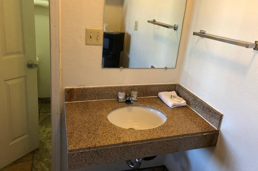 Photo of Bathroom in Tonopah