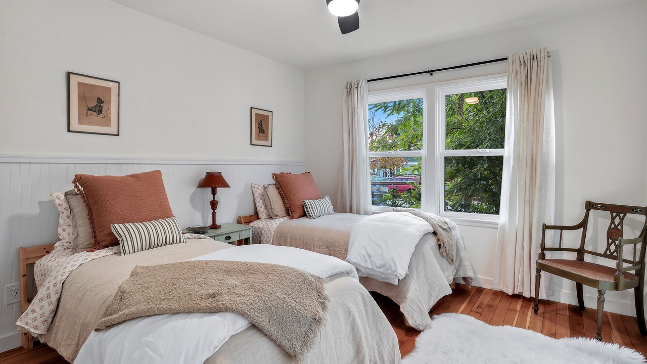 Photo of Bedroom in Meiners Oaks