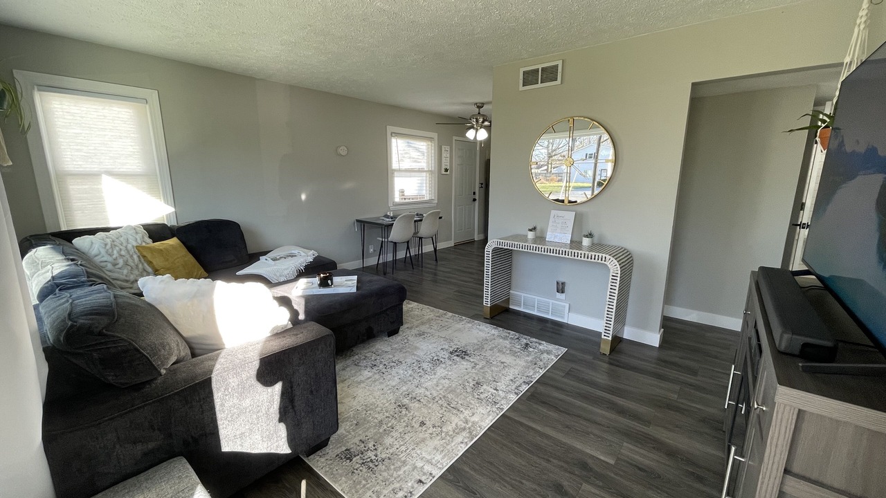 Photo of Livingroom in Eastlake