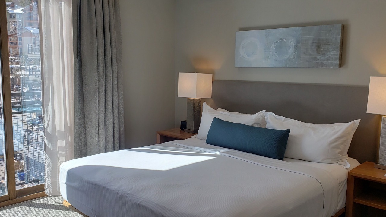 Photo of Bedroom in Peak 8
